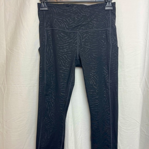 Athleta Black Embossed Capri Leggings‎ Ultimate Stash Pouch Activewear Sm-Pet.